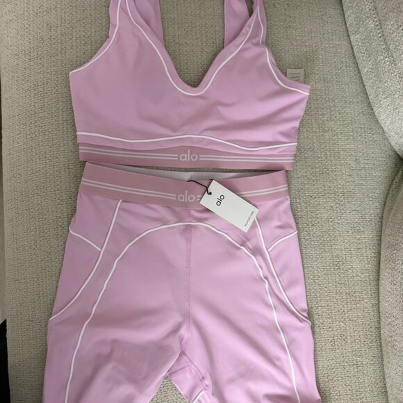 Alo Yoga Airbrush Heart Throb Bra & Leggings Set Pink - Picture 2 of 3